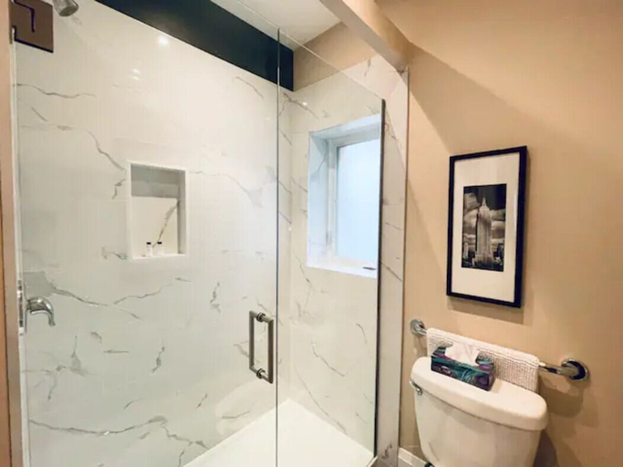 Bathroom 3, Chic Two Bedroom Downtown Condo, Hamilton