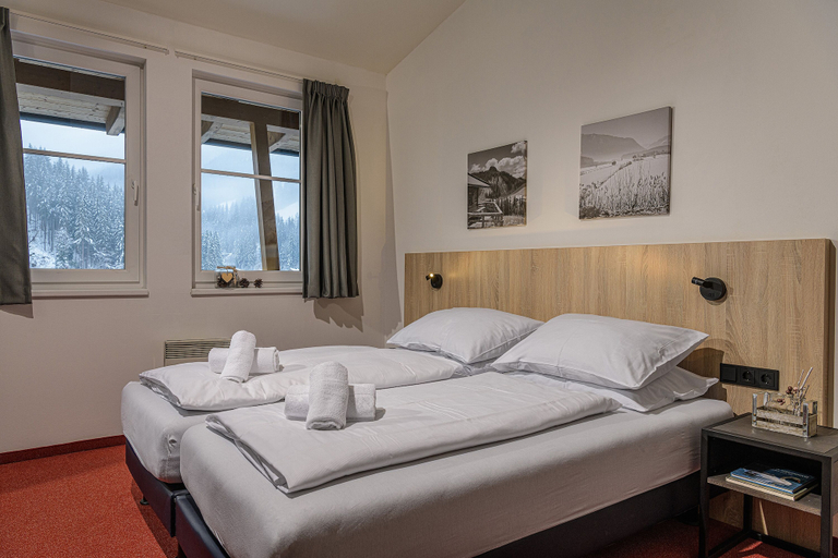 Bedroom 2, AlpenParks Ferienresort Rehrenberg, Zell am See