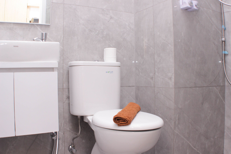 Bathroom 5, Cozy And Nice Studio At Sayana Bekasi Apartment, Bekasi