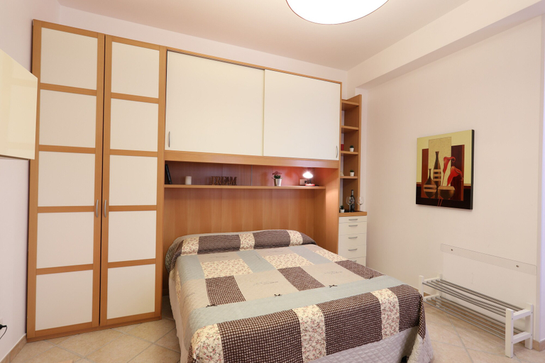 Room 3, Flat Near The Historic Centre With Private Parking, Messina
