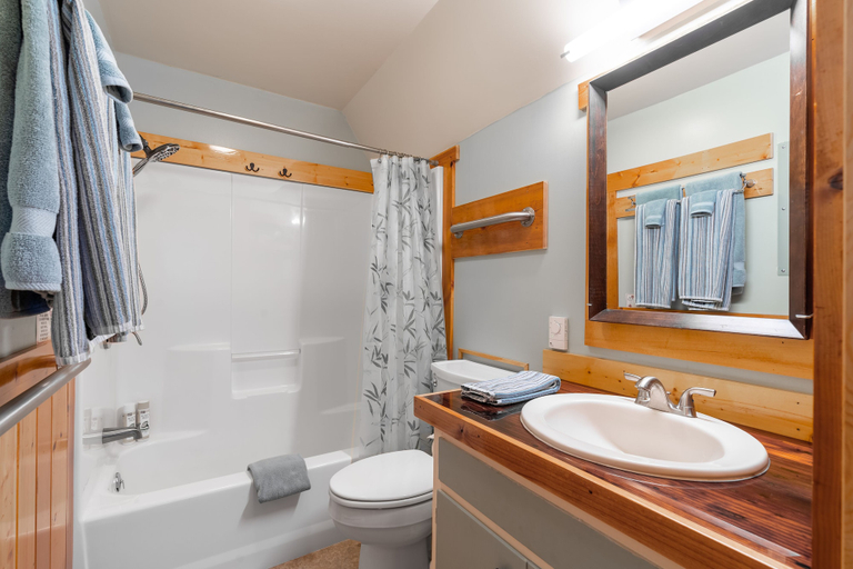 Bathroom, Ravens Heart Cabin, Gallatin