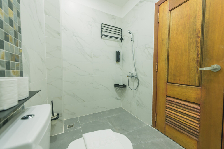 Bathroom 5, Residence 110, Phnom Penh