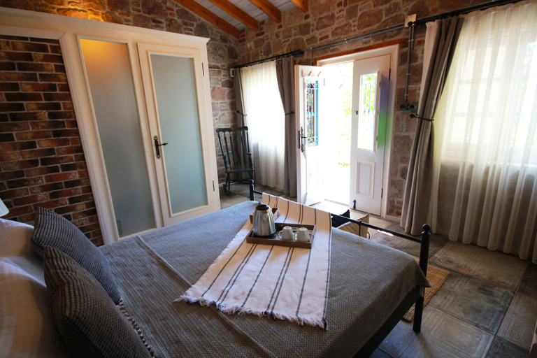 Bedroom 3, Lunaria Guest House, Ayvalık