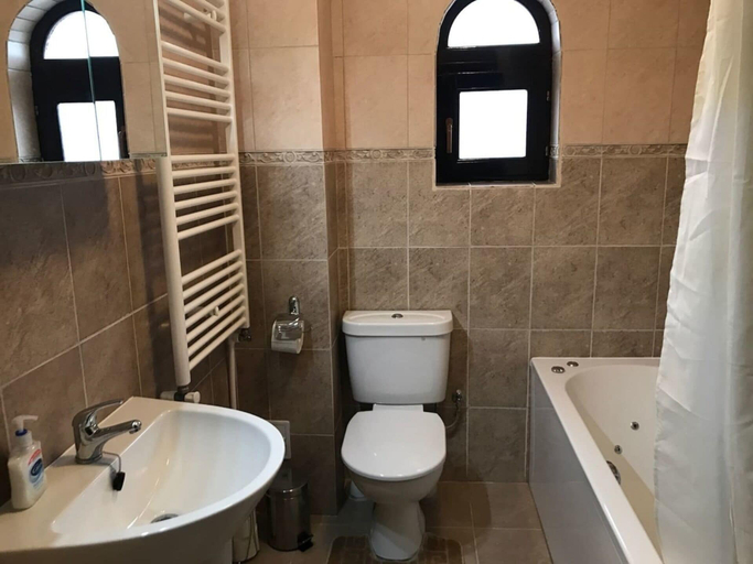 Bathroom 3, The Castle Apartment, Manastirea Humorului