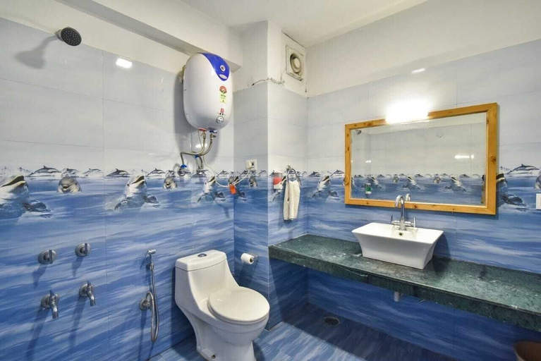 Bathroom, Hotel Mukund Palace, Kullu
