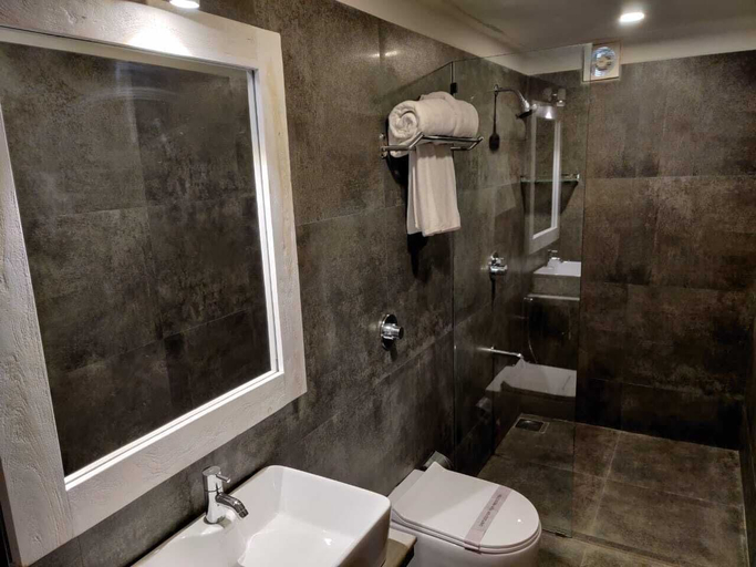 Bathroom, The Bark- An Art Hotel, Pune