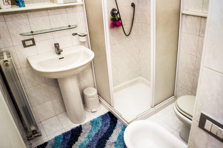 Bathroom 5, La Bella Colombare - Italian Homing, Brescia