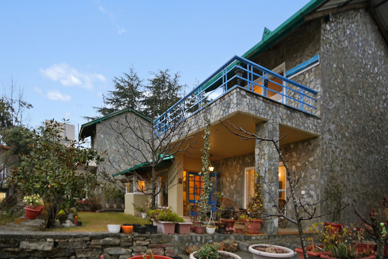 Exterior & Views