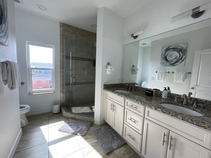 Bathroom 4, White Sugar Sands, Lee