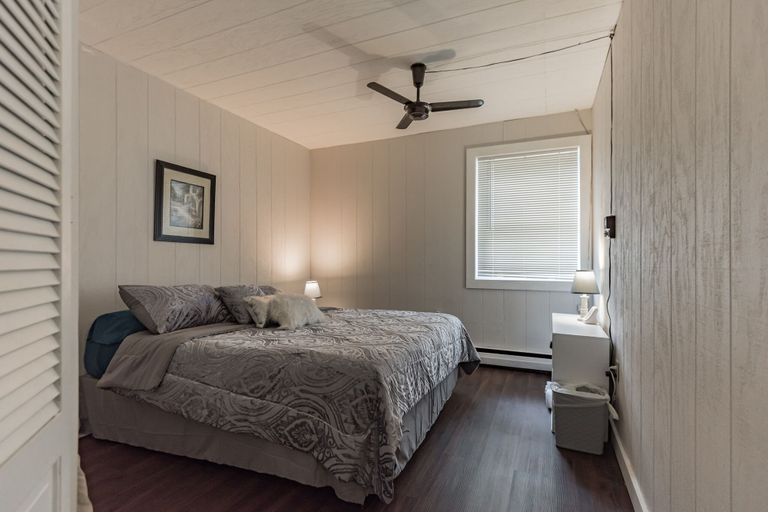 Bedroom 3, Two Brooks Lodge, Bennington