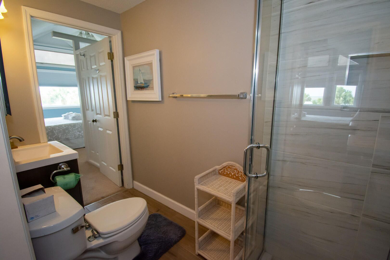Bathroom 3, 707 Silverside, Beaufort