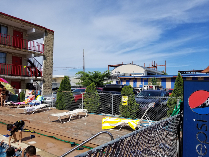 Exterior & Views 2, Cloud 9 Inn, Ocean