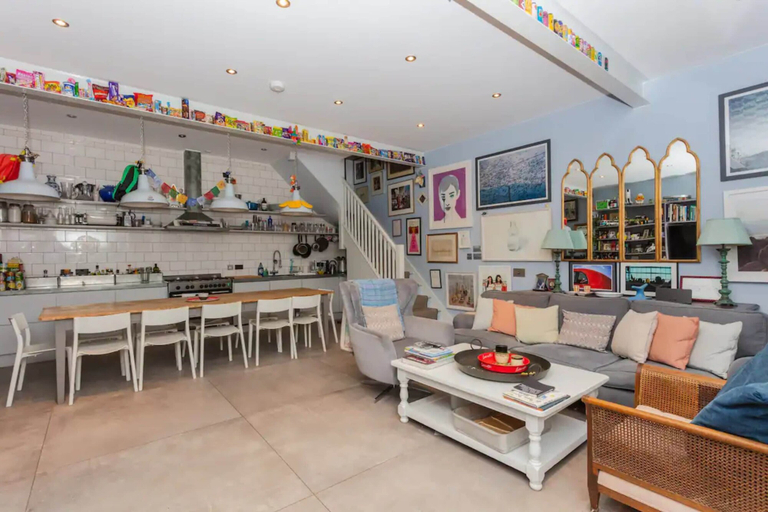 Food & Drinks 3, Contemporary 2 Bedroom House in Vibrant Shepherds Bush, London