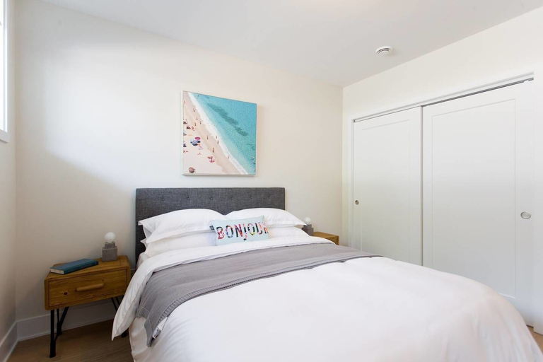 Bedroom 3, Perfect 2 Bdr, 2 Bath Landing for the Family, Montréal