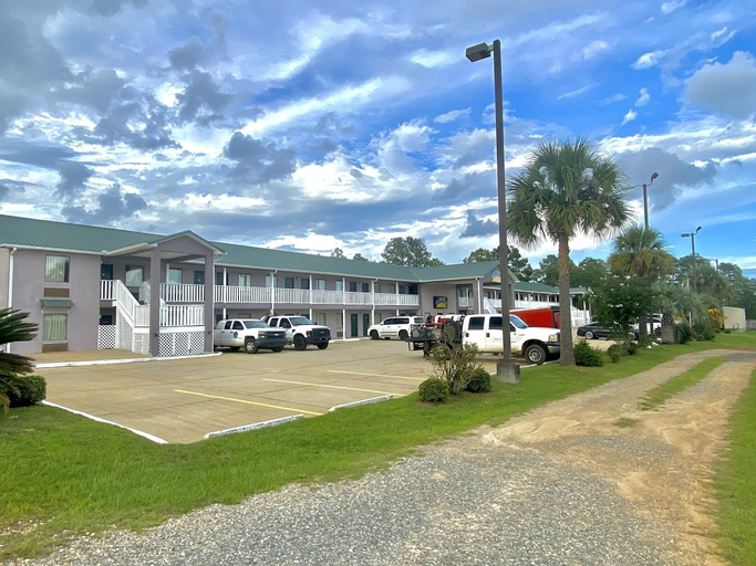 Exterior & Views 2, Sylvester Inn, Worth