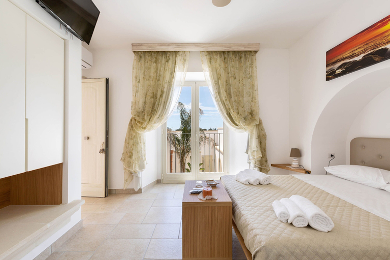Bedroom 4, 1914 B&B I Tarocchi - Camera Matrimoniale La Stella, Lecce