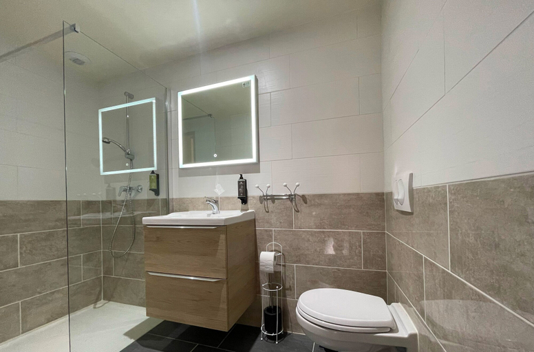 Bathroom 4, Leclerc hôtel, Sarthe