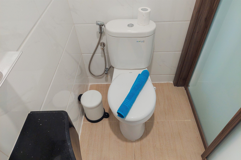 Bathroom 5, Nice And Minimalist Studio At Sky House Bsd Apartment, Tangerang Selatan