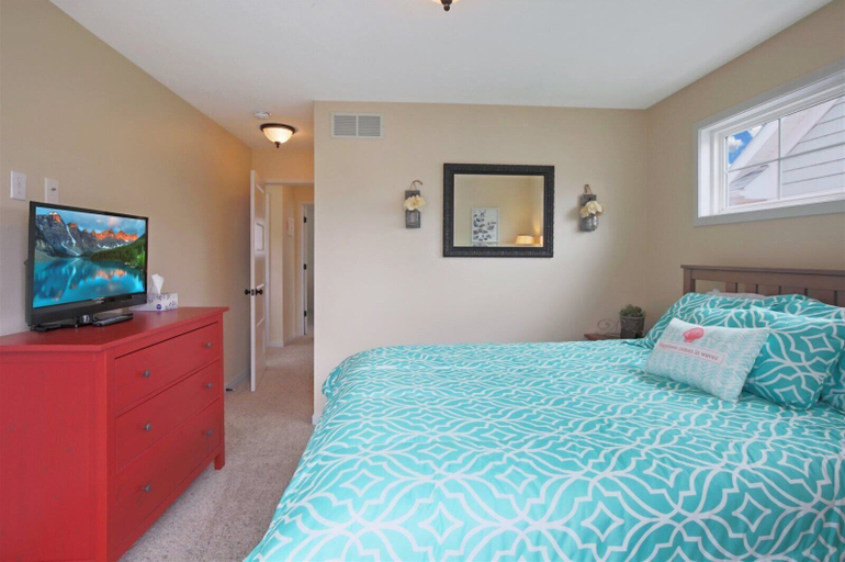 Bedroom 2, Red Anchor #23, La Salle