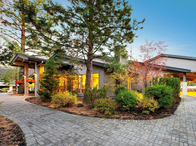 Exterior & Views 2, Ski House 233, Deschutes