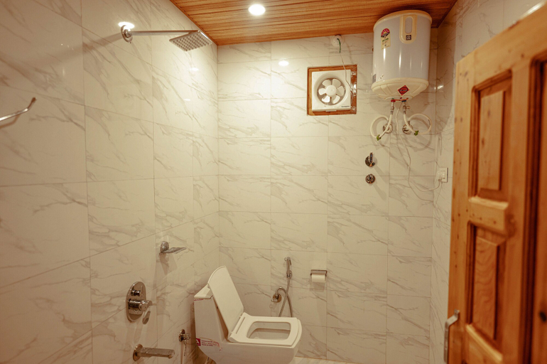 Bathroom 3, Back Wood Stays cheog, Shimla