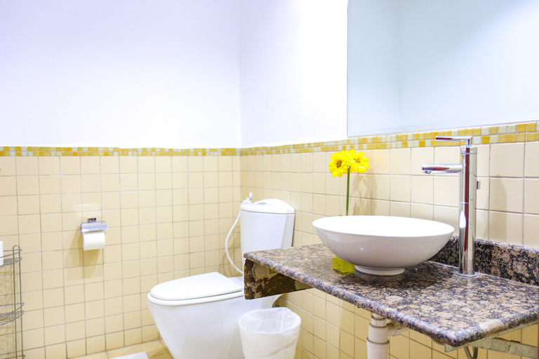 Bathroom 2, Spacious 1 Bedroom Apartment in Murjan 1, Dubai