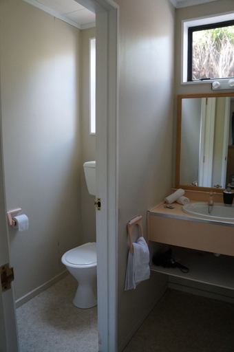 Bathroom 3, Motuoapa Bay Chalets, Taupo