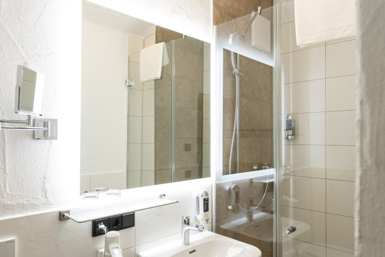 Bathroom 5, Die Bruckmühle, Miesbach