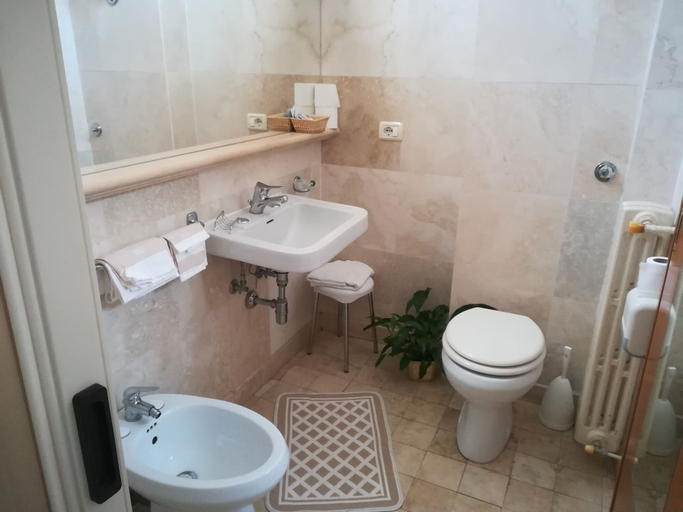 Bathroom, Albergo Argentina SRL, Frosinone