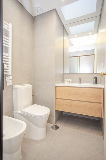 Bathroom 4, Liiiving in Porto - Design Bright House, Porto