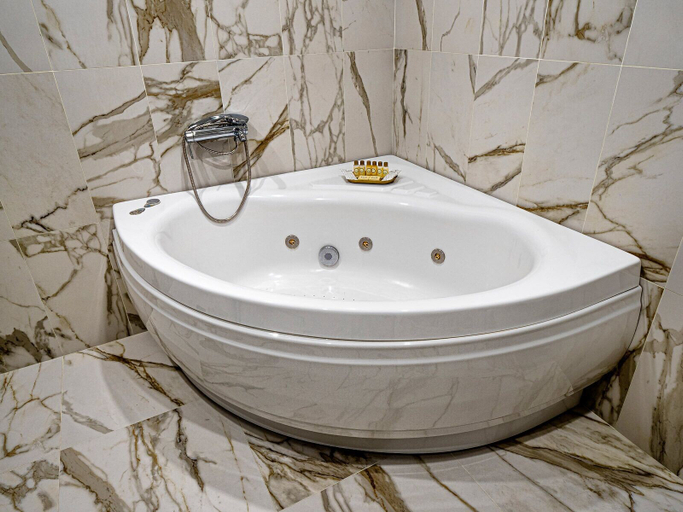 Bathroom 5, Business-Hotel Rosso Riva, Central