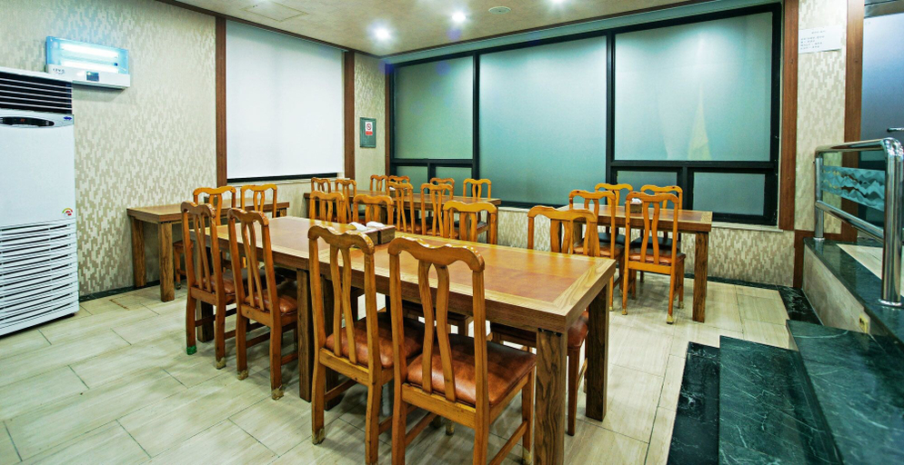 Business Facilities 4, Emerald Hotel, Jeju