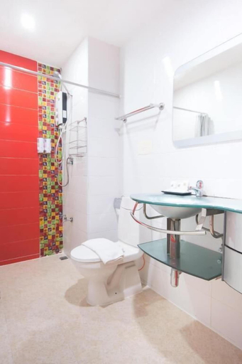 Bathroom 3, Admire House, Pattaya