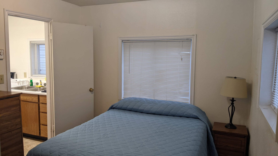 Bedroom 1, Bar H Motel, Lincoln