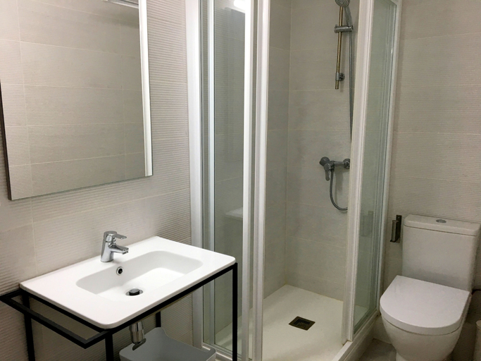 Bathroom 4, Modern Loft in The Historical Town, Girona