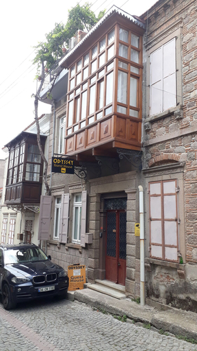 Exterior & Views