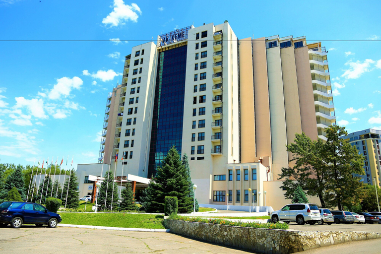 Exterior & Views