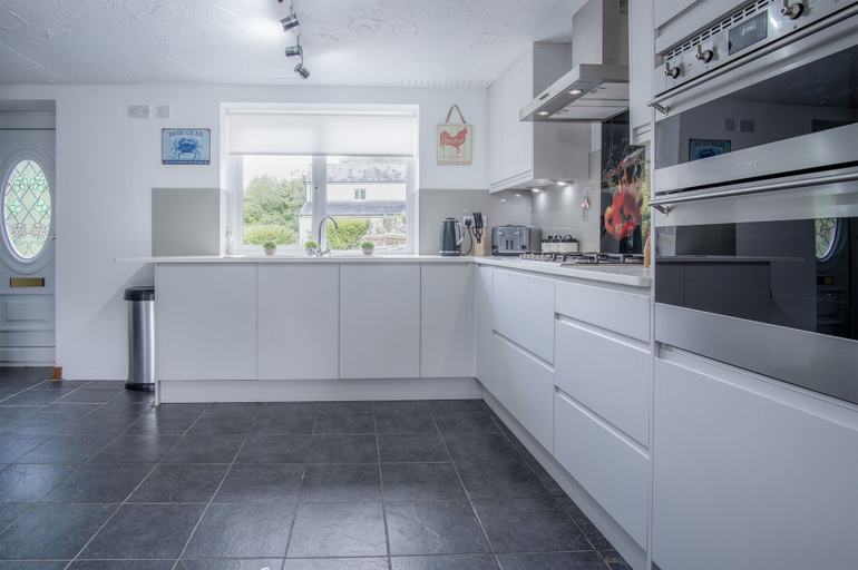 Others 5, Tucking Mill - 3 Bedroom - Stepaside, Pembrokeshire