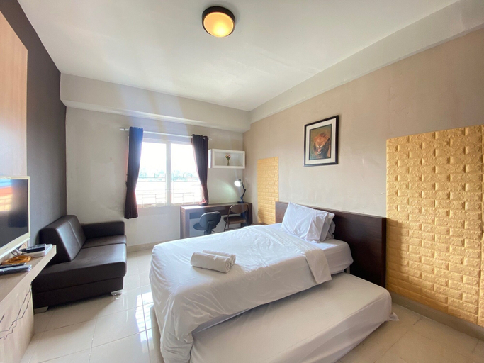 Bedroom 1, Bright Studio Room at Pinewood Apartment, Sumedang