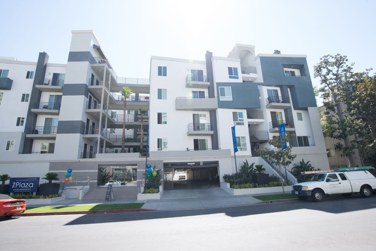 Exterior & Views 2, Wellworth Apartments, Los Angeles