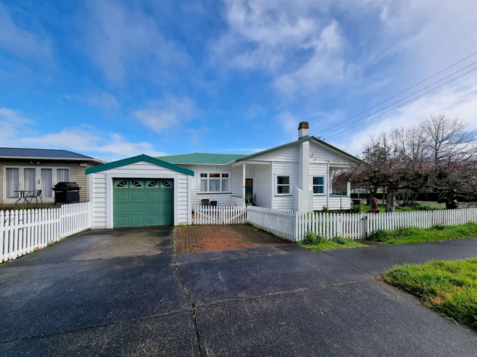 Exterior & Views 2, 4 Bedroom Character House Papakura, Franklin