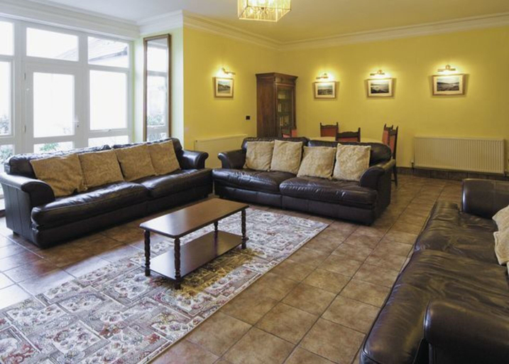Others 4, Lovely Large Home 10 Minute Walk to Barmouth Beach, Gwynedd