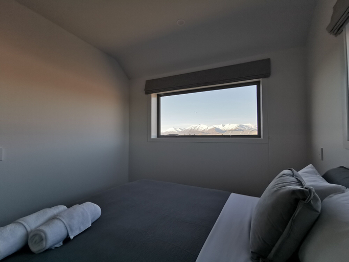Bedroom 2, Skyrim Lodge, Mackenzie