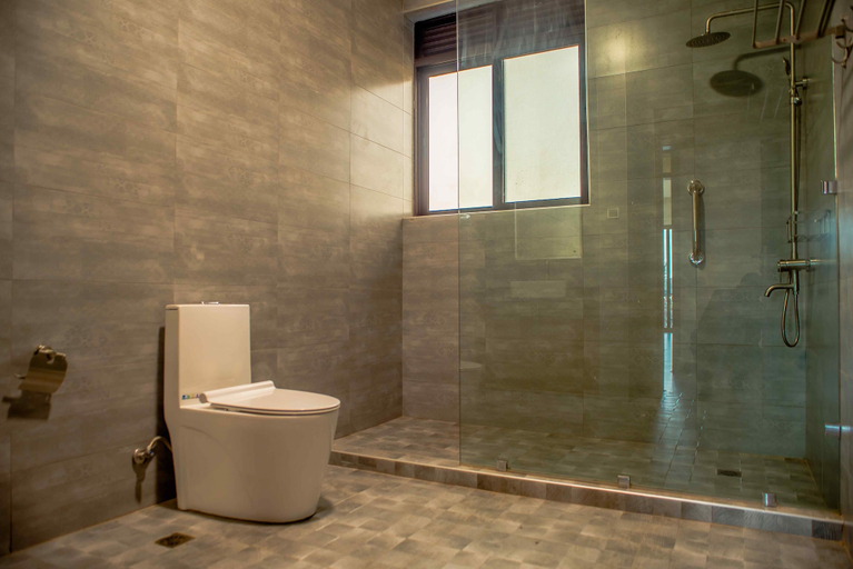 Bathroom, Bellwether Apartments, Kampala