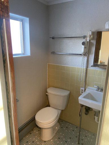 Bathroom 3, Yellow Springs Motel, Greene