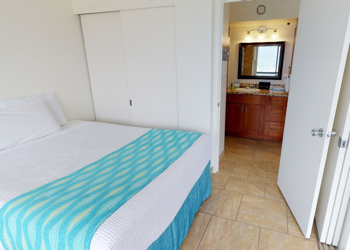 Bedroom 3, Deluxe Panoramic Mountain View Condo - 37th Floor, Free parking & Wifi, Honolulu