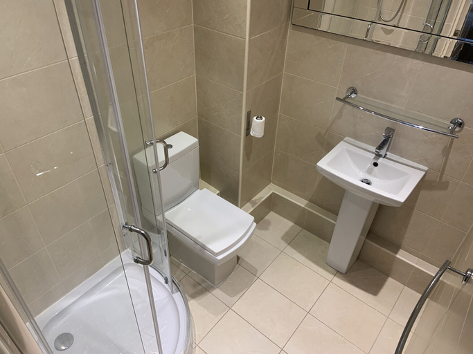 Bathroom 5, Entire Seaside Home, Sleeps 8, All En-suite Rooms, Wirral