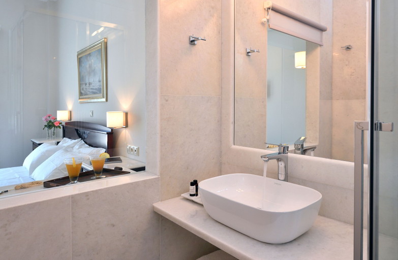 Bathroom 5, HOTEL DOUKISSA, South Aegean