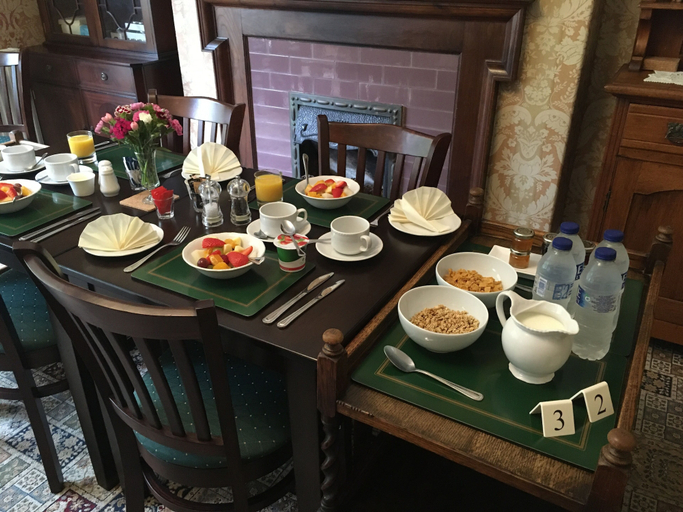 Food & Drinks, The Denes Guest House, Devon