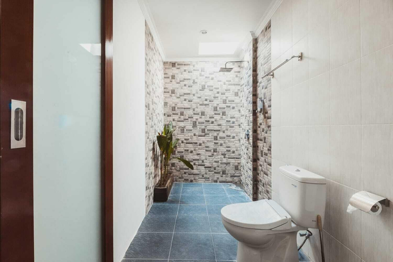 Bathroom 5, Big Brother Berawa Beach, Badung